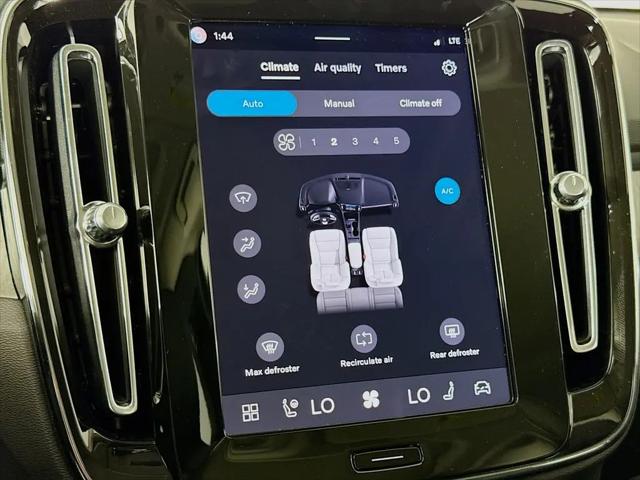 2026 Volvo XC40 Ultra, B5 AWD Gas (mild hybrid), Dark