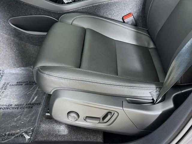 2026 Volvo XC40 Ultra, B5 AWD Gas (mild hybrid), Dark