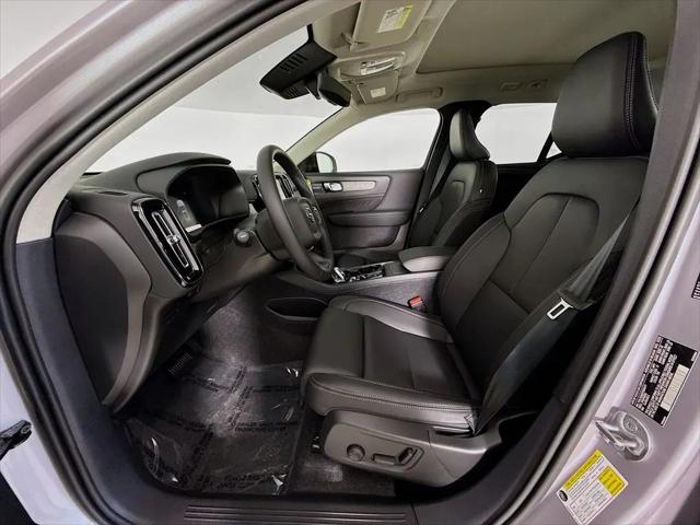 2026 Volvo XC40 Ultra, B5 AWD Gas (mild hybrid), Dark