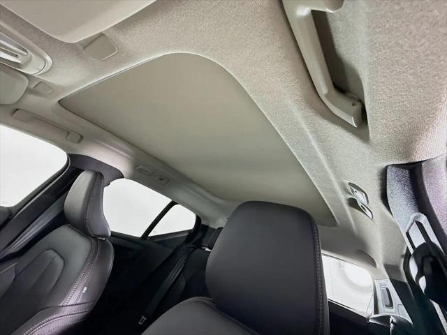 2026 Volvo XC40 Ultra, B5 AWD Gas (mild hybrid), Dark