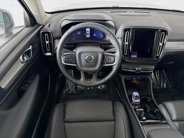 2026 Volvo XC40 Ultra, B5 AWD Gas (mild hybrid), Dark