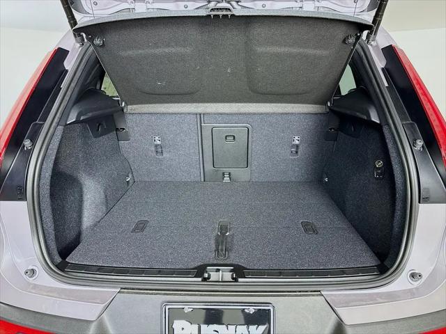 2026 Volvo XC40 Ultra, B5 AWD Gas (mild hybrid), Dark
