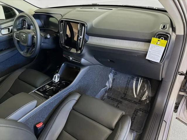 2026 Volvo XC40 Ultra, B5 AWD Gas (mild hybrid), Dark