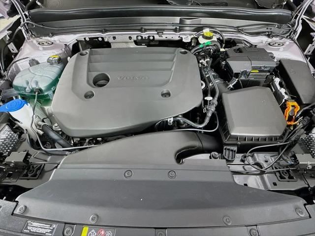 2026 Volvo XC40 Ultra, B5 AWD Gas (mild hybrid), Dark