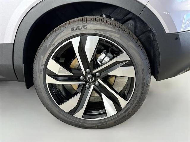 2026 Volvo XC40 Ultra, B5 AWD Gas (mild hybrid), Dark