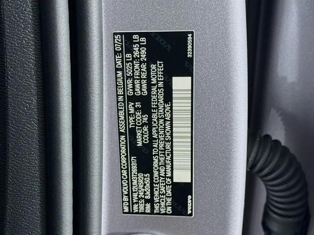 2026 Volvo XC40 Ultra, B5 AWD Gas (mild hybrid), Dark
