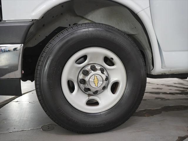 2025 Chevrolet Express Passenger RWD 3500 Extended Wheelbase LT