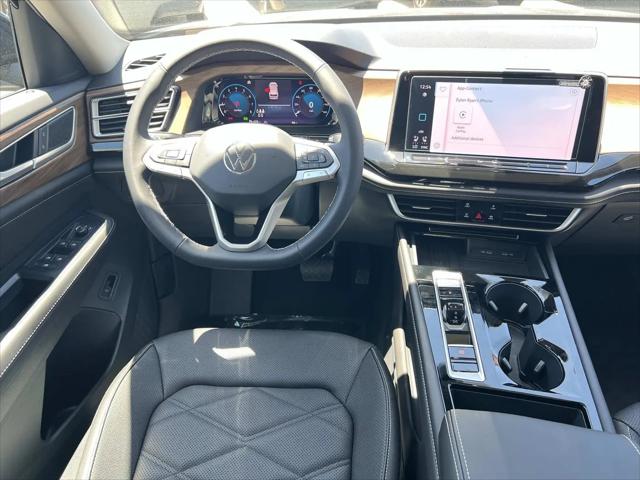 2026 Volkswagen Atlas SE with Technology