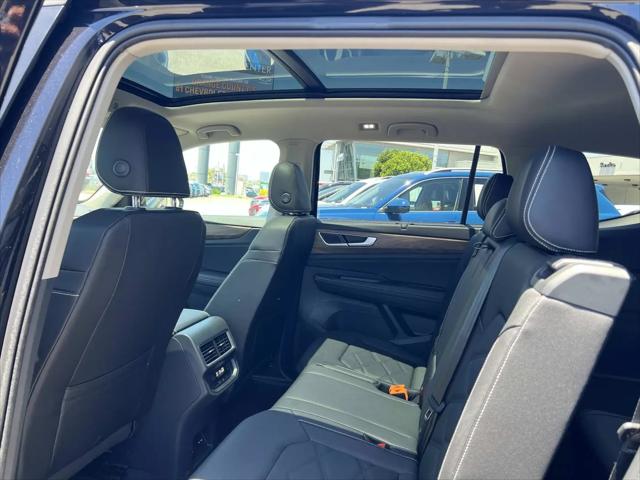 2026 Volkswagen Atlas SE with Technology