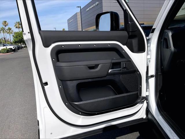 2026 Land Rover Defender P400 X-Dynamic SE