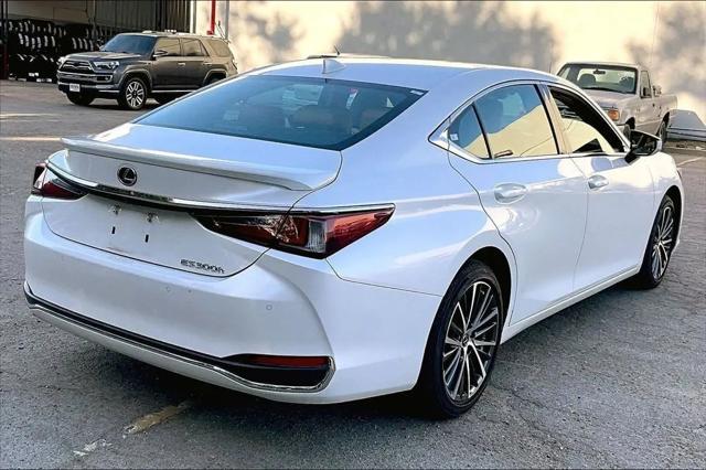2025 Lexus ES 300h ES 300h