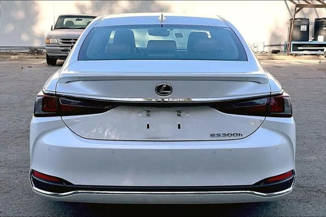 2025 Lexus ES 300h ES 300h