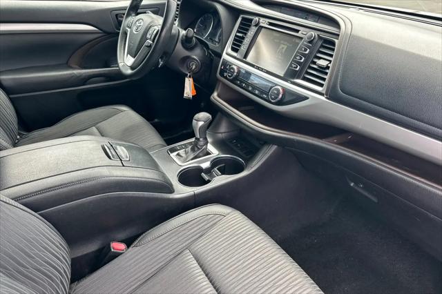 2019 Toyota Highlander LE