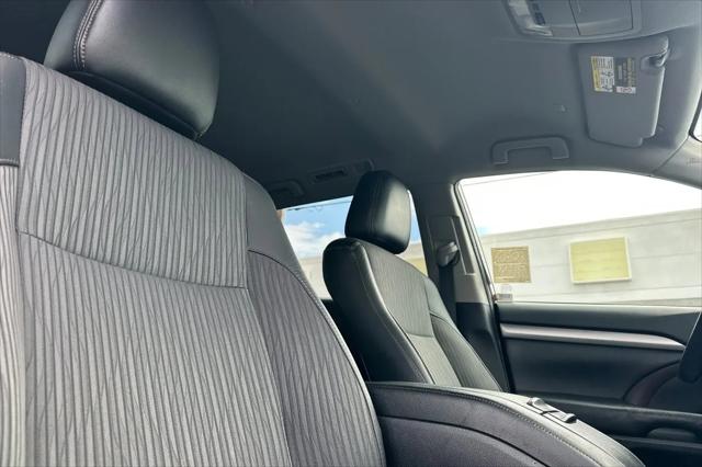 2019 Toyota Highlander LE