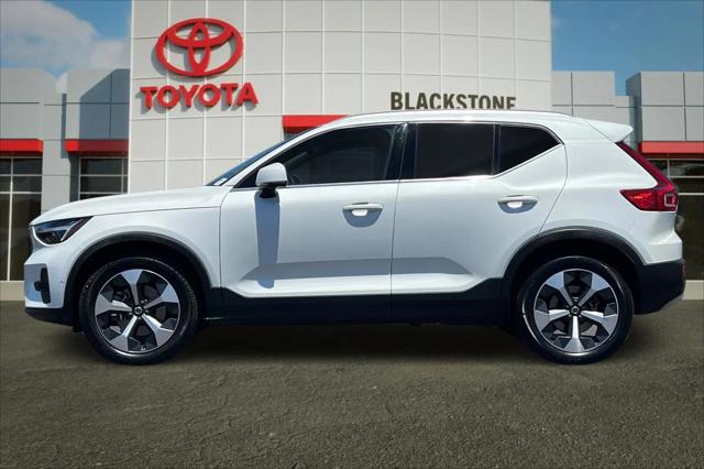 2024 Volvo XC40 B5 Plus Bright Theme