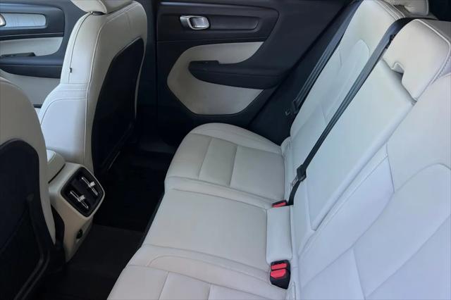 2024 Volvo XC40 B5 Plus Bright Theme
