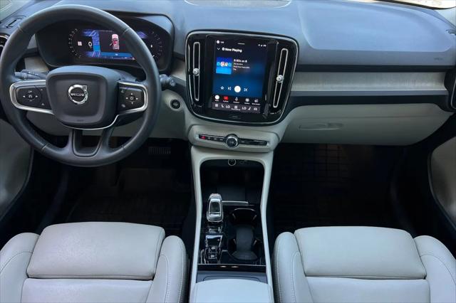 2024 Volvo XC40 B5 Plus Bright Theme
