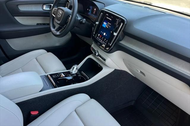 2024 Volvo XC40 B5 Plus Bright Theme