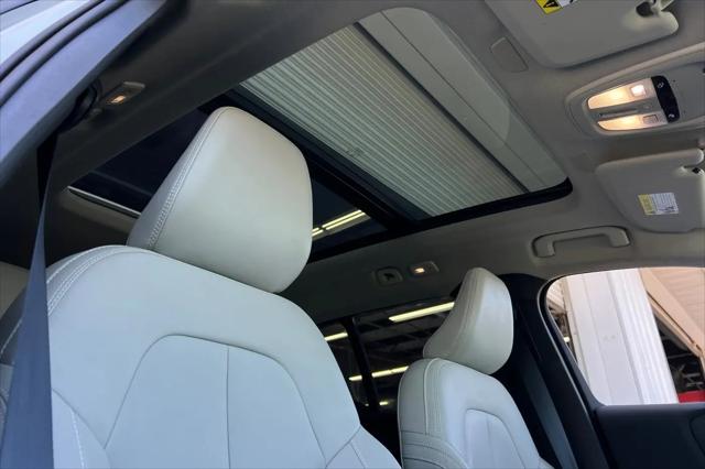 2024 Volvo XC40 B5 Plus Bright Theme