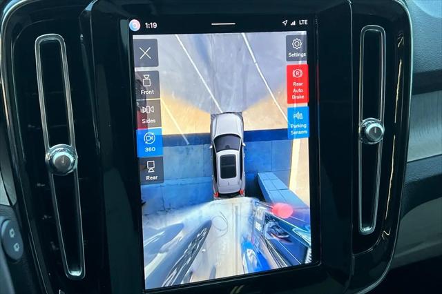 2024 Volvo XC40 B5 Plus Bright Theme