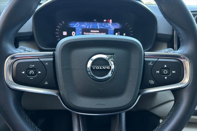 2024 Volvo XC40 B5 Plus Bright Theme