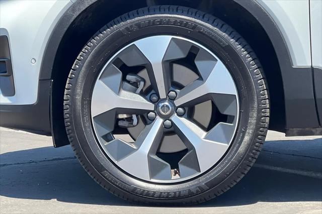 2024 Volvo XC40 B5 Plus Bright Theme