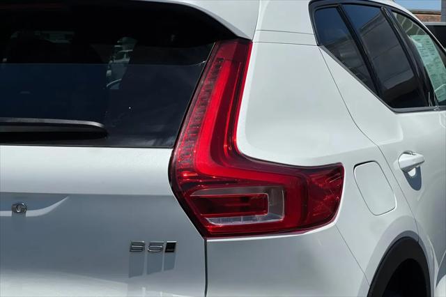 2024 Volvo XC40 B5 Plus Bright Theme