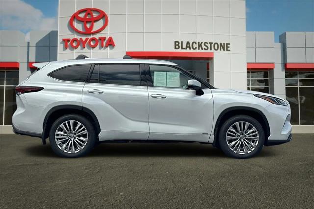 2026 Toyota Highlander Hybrid Platinum