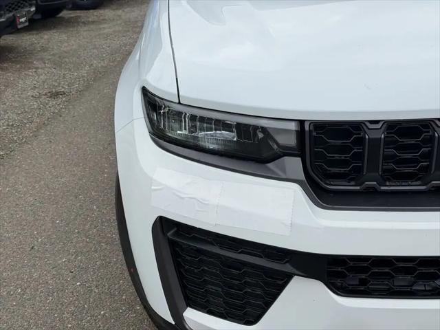2026 Jeep Grand Cherokee L Altitude 4x4