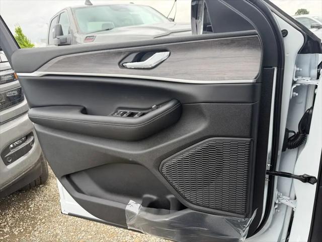 2026 Jeep Grand Cherokee L Altitude 4x4