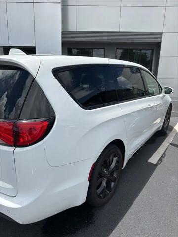 2020 Chrysler Pacifica Touring
