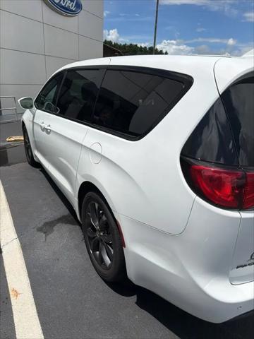 2020 Chrysler Pacifica Touring