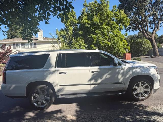 2017 Cadillac Escalade ESV Luxury