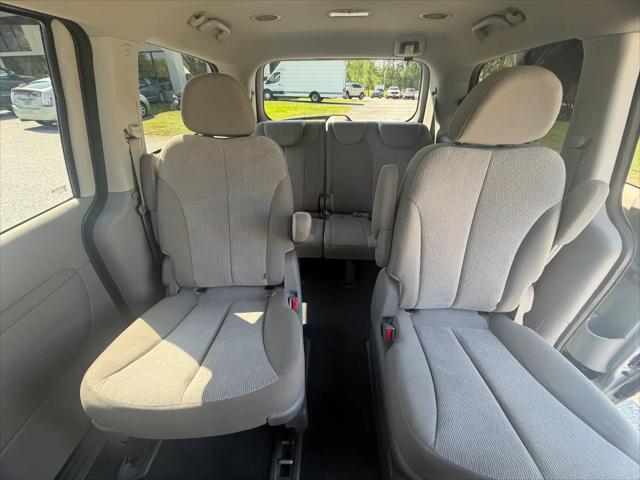 2012 Kia Sedona LX