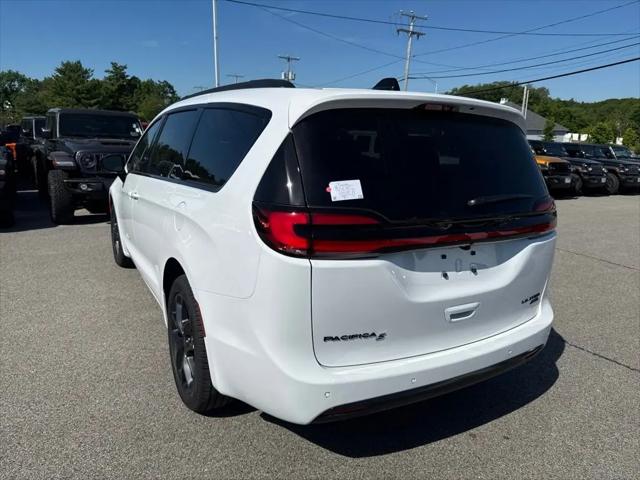 2027 Chrysler Pacifica Limited