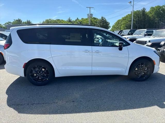 2027 Chrysler Pacifica Limited