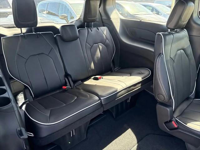 2027 Chrysler Pacifica Limited