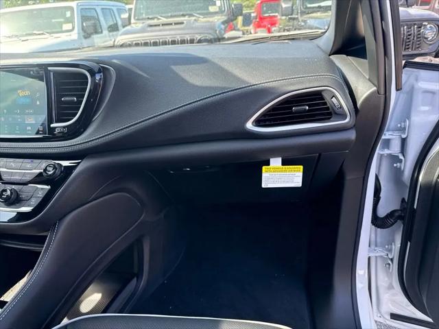 2027 Chrysler Pacifica Limited