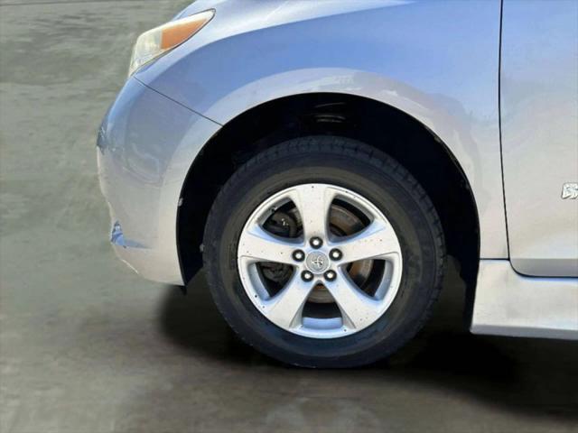 2011 Toyota Sienna LE V6
