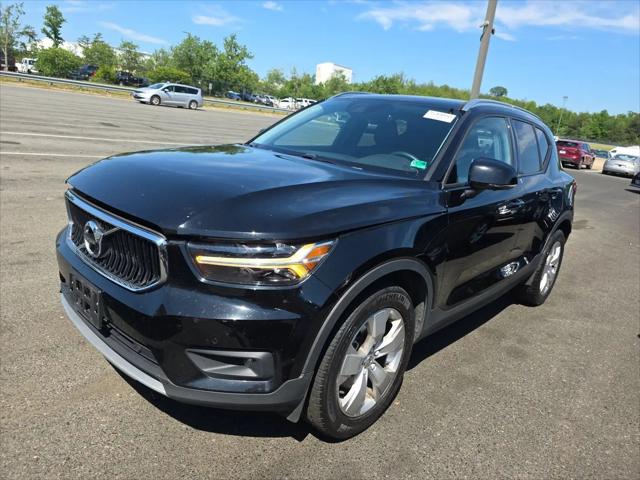 2022 Volvo XC40 T4 Momentum