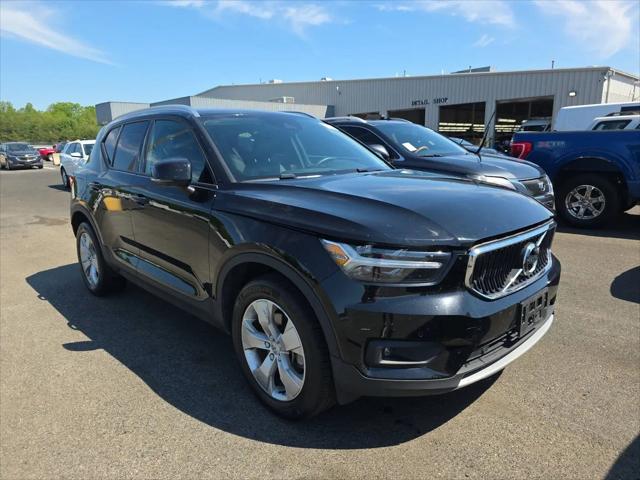 2022 Volvo XC40 T4 Momentum