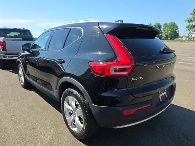 2022 Volvo XC40 T4 Momentum