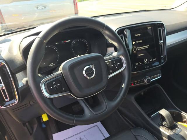 2022 Volvo XC40 T4 Momentum