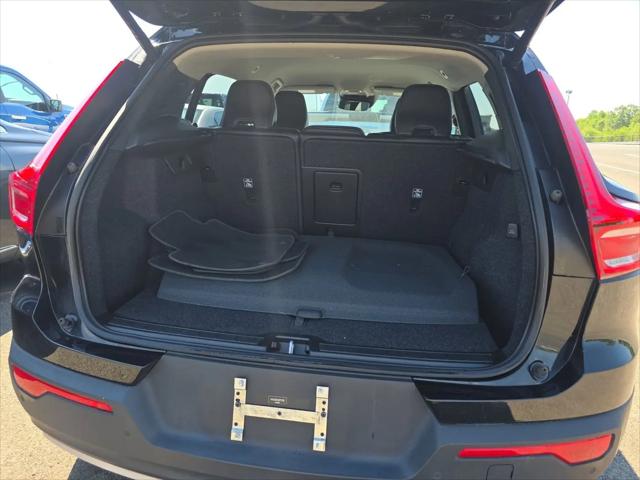 2022 Volvo XC40 T4 Momentum