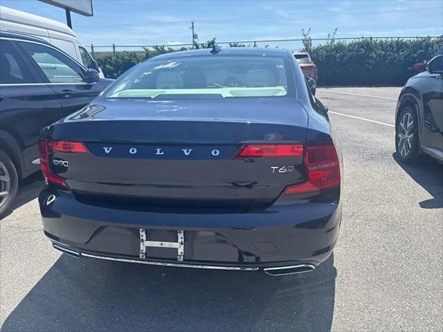 2017 Volvo S90 T6 Momentum