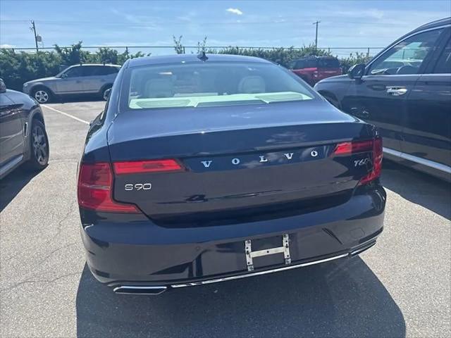 2017 Volvo S90 T6 Momentum