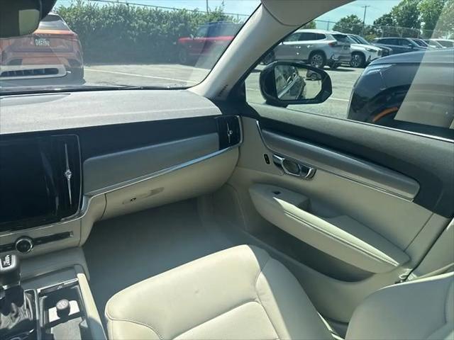 2017 Volvo S90 T6 Momentum