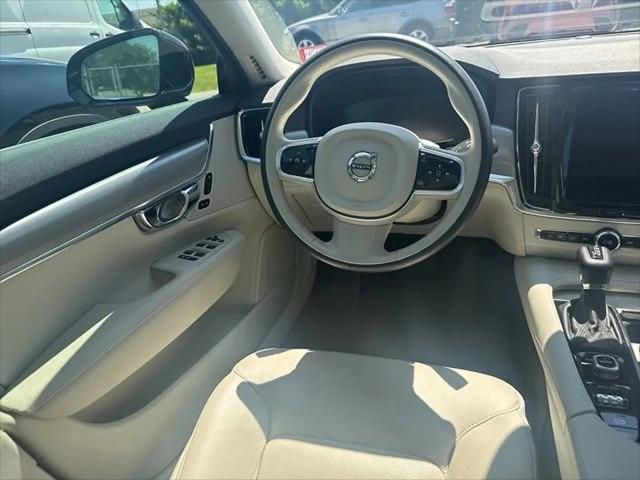 2017 Volvo S90 T6 Momentum