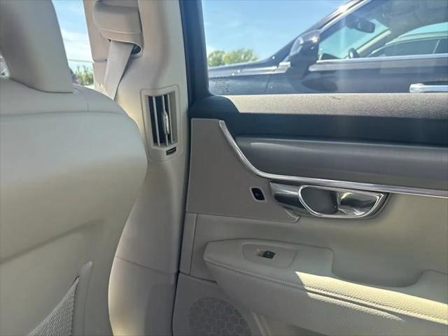 2017 Volvo S90 T6 Momentum