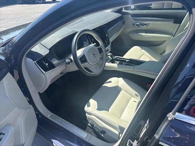 2017 Volvo S90 T6 Momentum